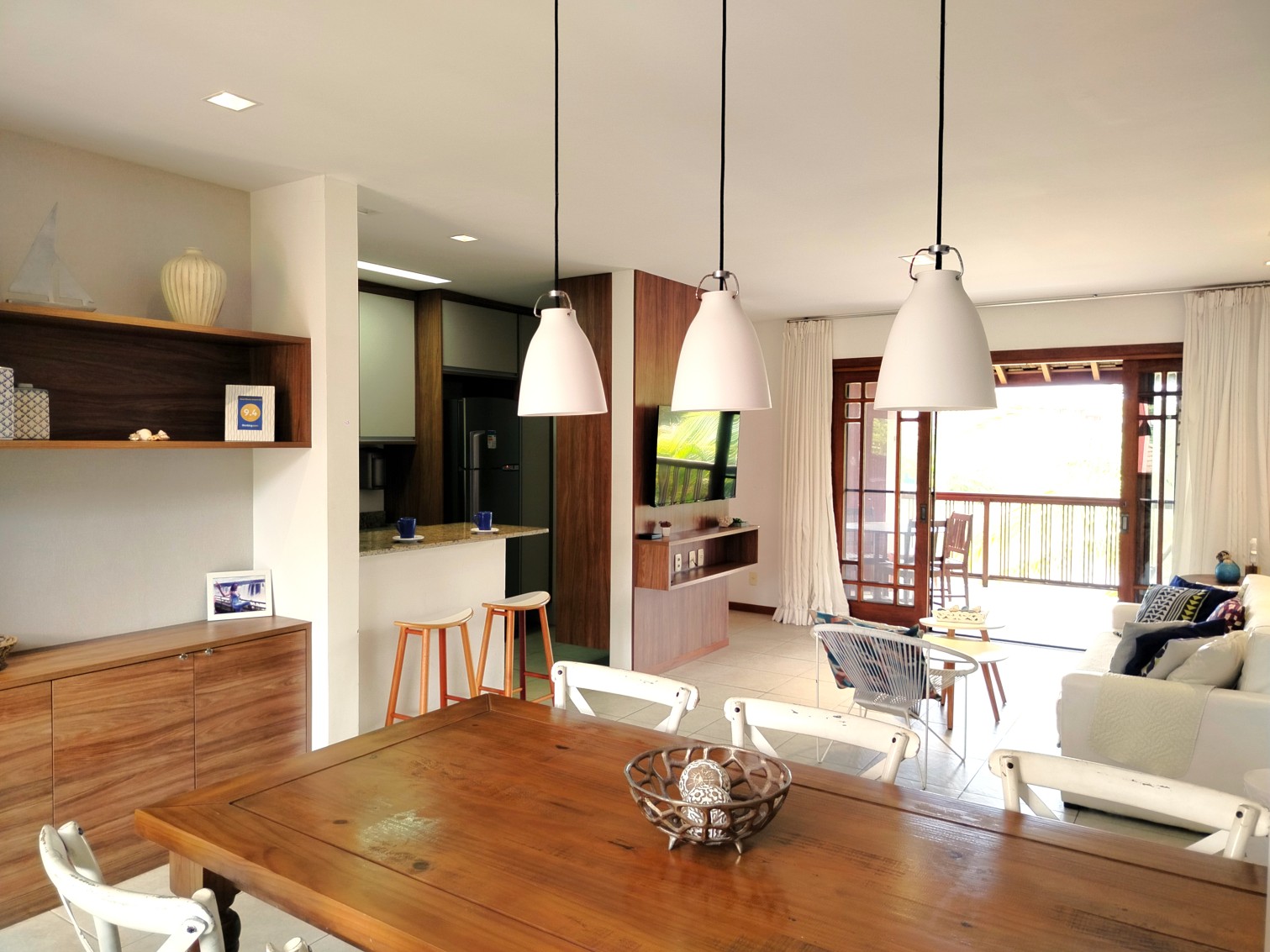 Sala em dois ambientes do apartamento